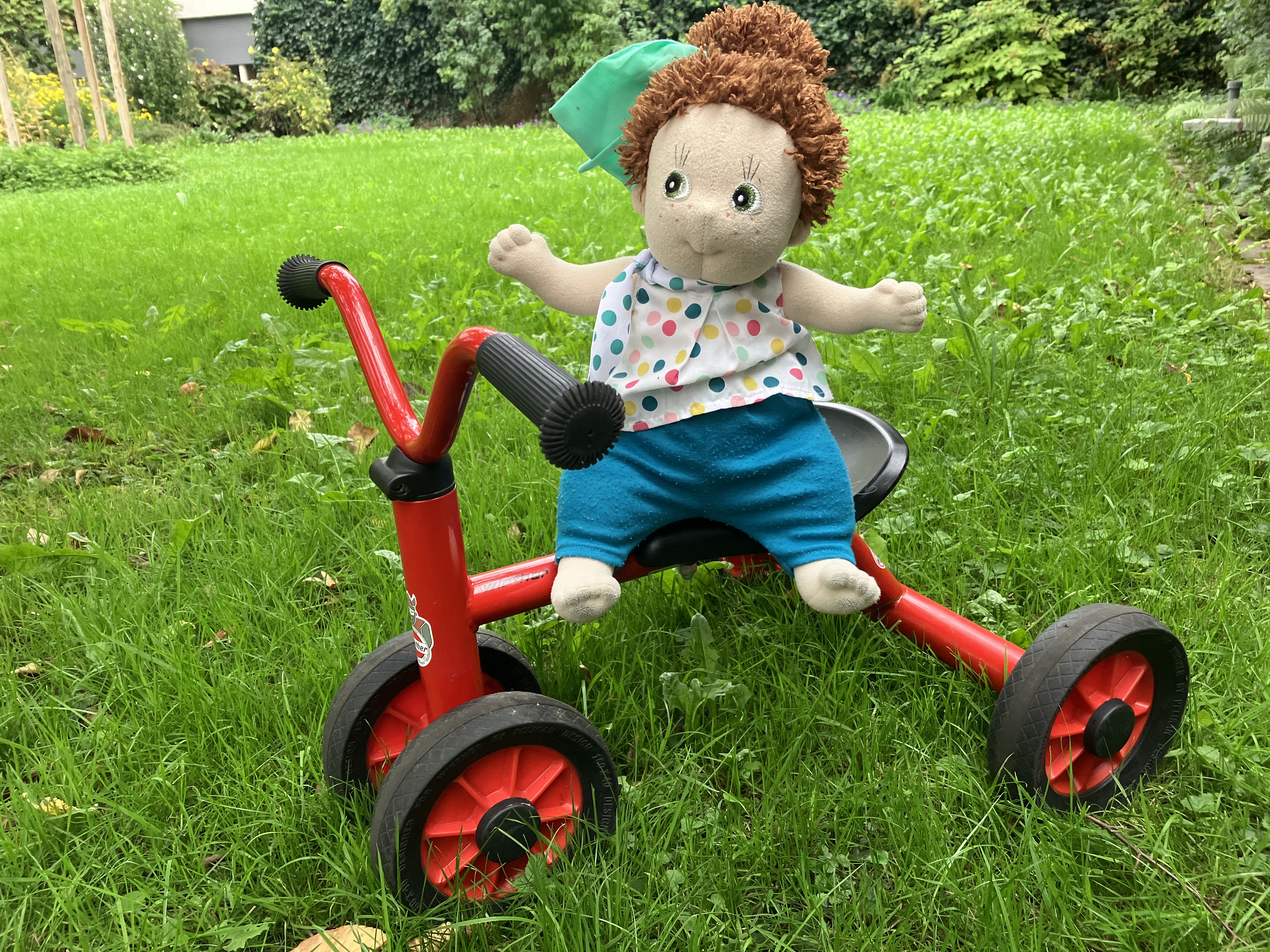Foto Fahrzeug Mit Puppe